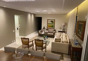 Apartamento com 3 Quartos à venda, 245m²