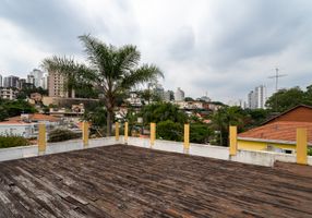 Sobrado com 5 Quartos à venda, 478m²