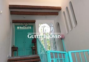Casa de Condomínio com 3 Quartos à venda, 293m²