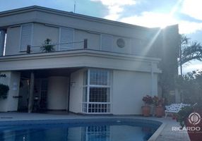 Casa de Condomínio com 3 Quartos à venda, 387m²