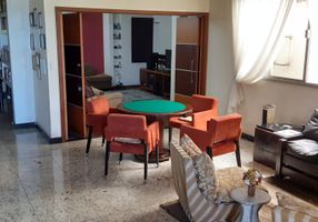 Sobrado com 5 Quartos à venda, 560m²