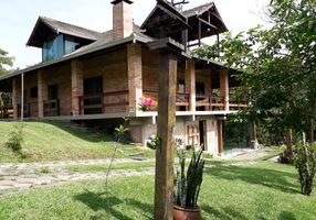 Casa de Condomínio com 5 Quartos à venda, 350m²