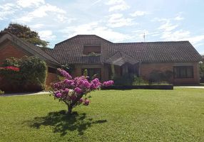 Casa de Condomínio com 6 Quartos para alugar, 581m²