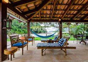 Casa de Condomínio com 6 Quartos à venda, 350m²