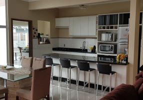 Sobrado com 4 Quartos à venda, 350m²