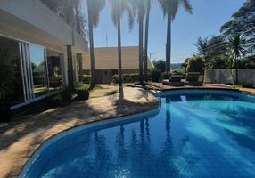 Casa de Condomínio com 4 Quartos à venda, 500m²