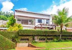 Casa de Condomínio com 4 Quartos à venda, 450m²
