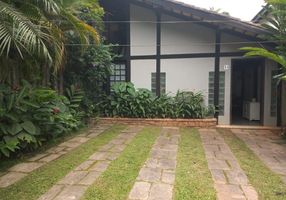 Casa com 5 Quartos à venda, 298m²