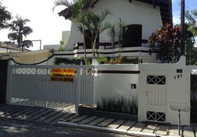 Sobrado com 4 Quartos para venda ou aluguel, 380m²