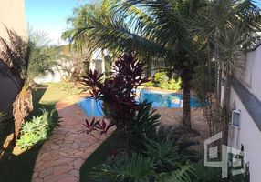 Casa de Condomínio com 3 Quartos à venda, 230m²