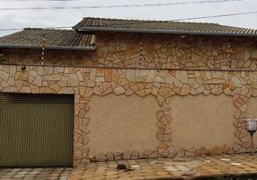 Casa com 3 Quartos à venda, 300m²