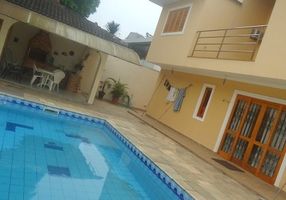 Casa com 4 Quartos à venda, 350m²