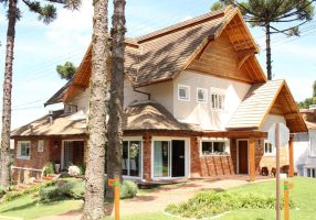 Casa de Condomínio com 4 Quartos à venda, 518m²