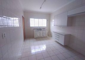 Casa com 3 Quartos para alugar, 121m²
