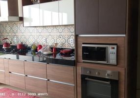 Casa de Condomínio com 3 Quartos à venda, 240m²