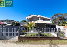 Casa com 3 Quartos para alugar, 150m²