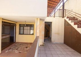Casa com 4 Quartos para venda ou aluguel, 375m²