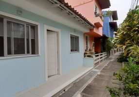 Casa de Condomínio com 2 Quartos à venda, 80m²