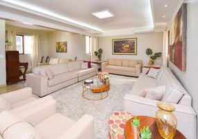 Apartamento com 4 Quartos à venda, 243m²