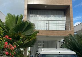 Casa de Condomínio com 4 Quartos à venda, 200m²