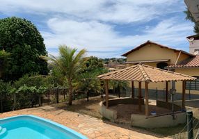 Fazenda/Sítio com 3 Quartos à venda, 1800m²
