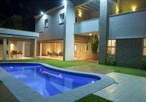 Casa de Condomínio com 4 Quartos à venda, 434m²