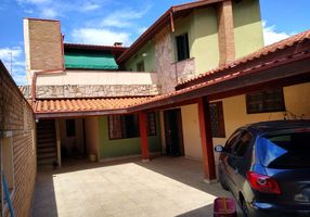 Casa com 4 Quartos à venda, 223m²