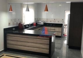 Casa de Condomínio com 3 Quartos à venda, 180m²