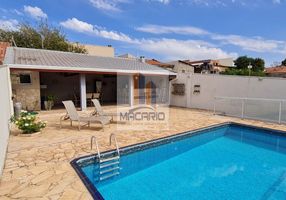 Casa com 3 Quartos à venda, 246m²