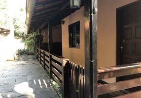 Casa com 4 Quartos à venda, 180m²