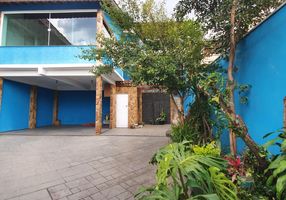 Sobrado com 4 Quartos à venda, 215m²