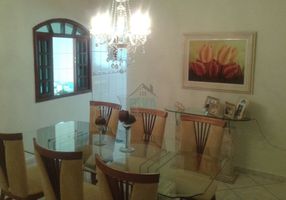 Casa com 3 Quartos à venda, 200m²