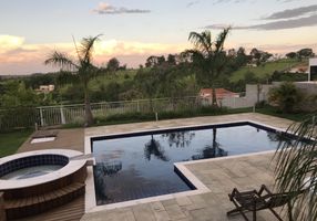 Casa de Condomínio com 3 Quartos à venda, 300m²