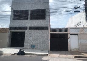 Casa com 6 Quartos à venda, 270m²