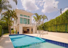 Casa de Condomínio com 3 Quartos para venda ou aluguel, 100m²