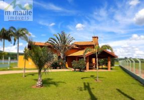 Casa de Condomínio com 4 Quartos à venda, 244m²