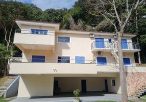 Casa de Condomínio com 3 Quartos à venda, 420m²