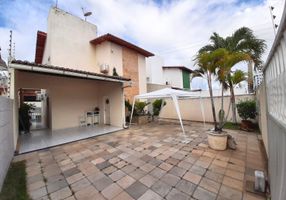 Sobrado com 3 Quartos à venda, 121m²