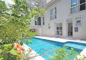 Casa com 6 Quartos à venda, 610m²