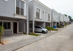 Casa de Condomínio com 3 Quartos à venda, 90m²