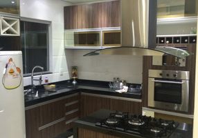 Casa de Condomínio com 3 Quartos à venda, 200m²