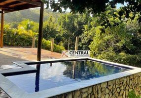 Casa de Condomínio com 3 Quartos para alugar, 250m²