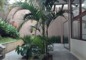 Casa com 3 Quartos para venda ou aluguel, 435m²