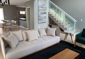 Casa de Condomínio com 4 Quartos à venda, 229m²