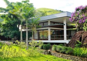 Casa de Condomínio com 4 Quartos à venda, 824m²