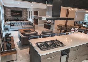 Apartamento com 3 Quartos para alugar, 202m²