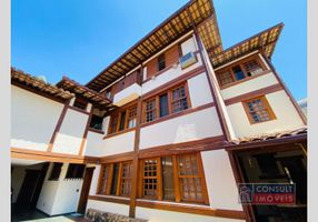 Casa com 5 Quartos à venda, 720m²