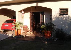 Casa com 3 Quartos à venda, 132m²