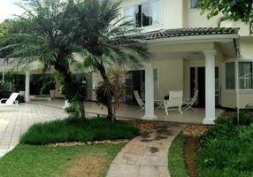 Casa com 4 Quartos para alugar, 460m²
