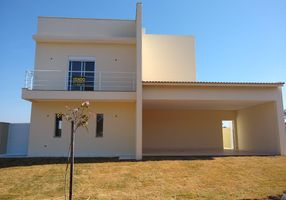 Casa de Condomínio com 3 Quartos à venda, 270m²